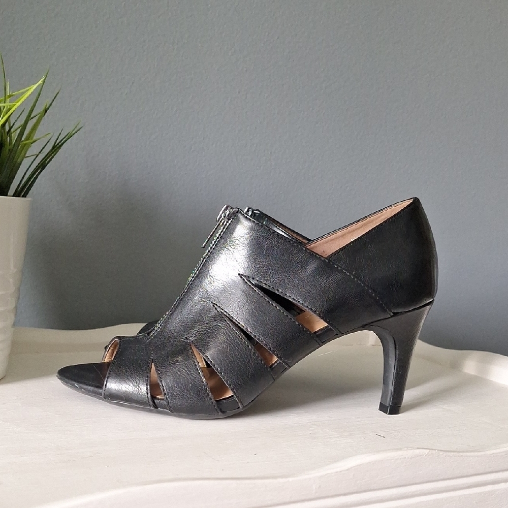 AEROSOLES Black Strappy Heels